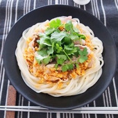 夏バテに負けない！スタミナうどんレシピ「豚しゃぶのにんにくだれうどん」