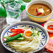 スタミナうどんレシピ「バターチキンカレーのつけうどん」