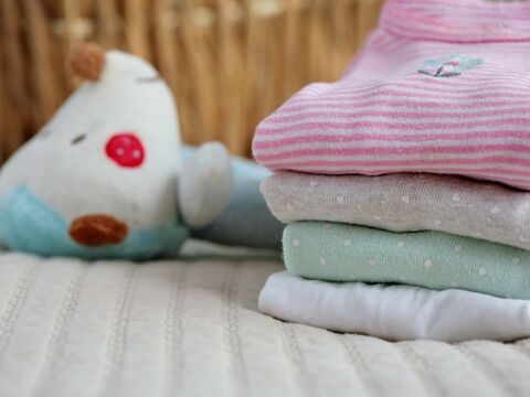 ベビー服と大人の衣類は分けて洗う 赤ちゃんの洗濯物はどうすればいいのか 暮らしニスタ ベビー服と大人の衣類は分けて洗う 赤ちゃんの洗濯物はどうすればいいのか 暮らしニスタ