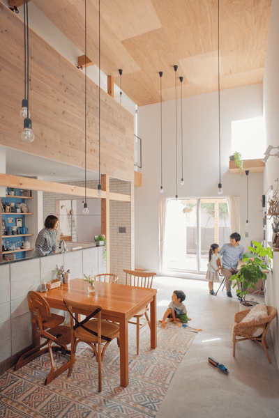 コンクリートの土間のダイニング