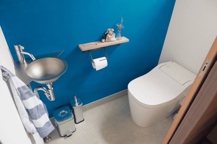 ステンレスの一体成形ですっきりとしたトイレ