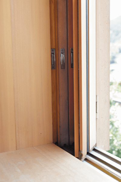 引き込み式の窓