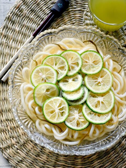 爽やすぎてたまらなーい 青ゆず のっけうどん 塩昆布味 味付けひとつ さっぱり 旨味満載 3分 暮らしニスタ 爽やすぎてたまらなーい 青ゆず のっけうどん 塩昆布味 味付けひとつ さっぱり 旨味満載 3分 暮らしニスタ