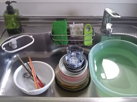 シャンパングラス方式と洗い桶を利用して 食器洗いを効率的に