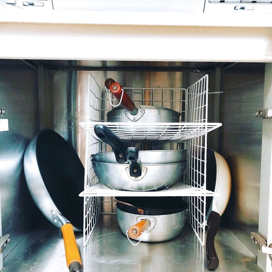 ワイヤーネットで簡単 フライパン収納棚 暮らしニスタ ワイヤーネットで簡単 フライパン収納棚 暮らしニスタ