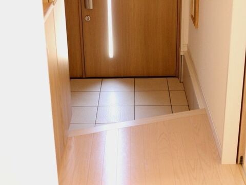 暗い玄関がパッと明るく変身 イケアのセンサーライトがコスパ最高で使えます 暮らしニスタ 暗い玄関がパッと明るく変身 イケアのセンサーライトがコスパ最高で使えます 暮らしニスタ