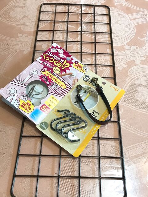 お出かけに必要なもの ワイヤーラティスに吊るすだけ 暮らしニスタ お出かけに必要なもの ワイヤーラティスに吊るすだけ 暮らしニスタ