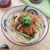 レンジだけで作れる！冷たいうどんレシピ「焼きあなごの冷やしうどん」