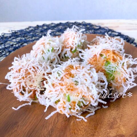 少量の油でパリパリ食感に 春雨衣のえび団子揚げ 暮らしニスタ
