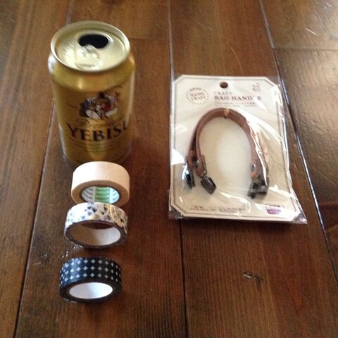 超簡単 マスキングテープと100均持ち手 アルミ缶でショートパンツ風リメ缶diy 暮らしニスタ 超簡単 マスキングテープと100均持ち手 アルミ缶でショートパンツ風リメ缶diy 暮らしニスタ