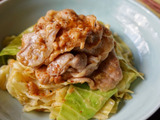 味噌だれが絡んでご飯がすすむ！豚ロースとキャベツの重ね蒸し