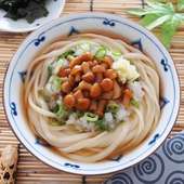 レンジだけで作れる！冷たいうどんレシピ「冷やしなめこうどん」