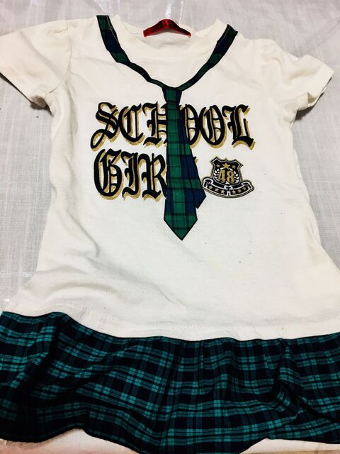 シミの付いた服は 100均のリボンやボタンで可愛く隠して再生アレンジ 暮らしニスタ シミの付いた服は 100均のリボンやボタンで可愛く隠して再生アレンジ 暮らしニスタ