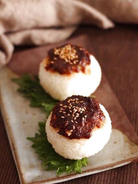 コチュジャン 味噌でピリ辛ねぎ味噌焼きおにぎり 暮らしニスタ