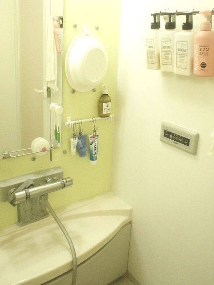 狭い浴室に新たな収納スペース★セリア「のれんキャッチ」