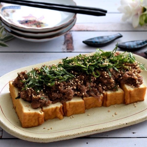 火を使わずに！梅シソ風味が食欲そそる肉味噌厚揚げ