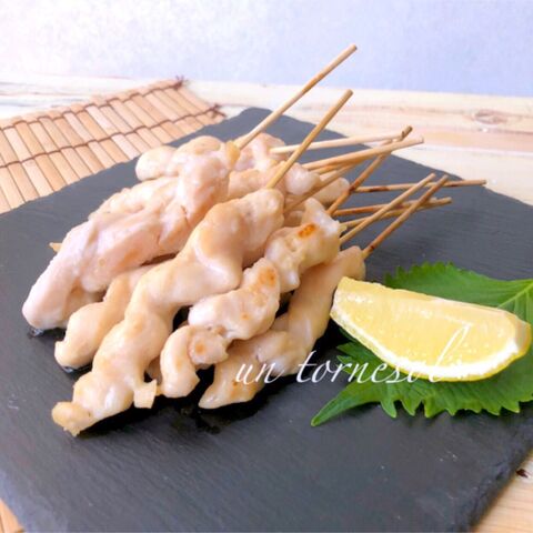 食材3つで簡単おつまみ 鶏ささみの塩麹焼き レモンを添えて 暮らしニスタ