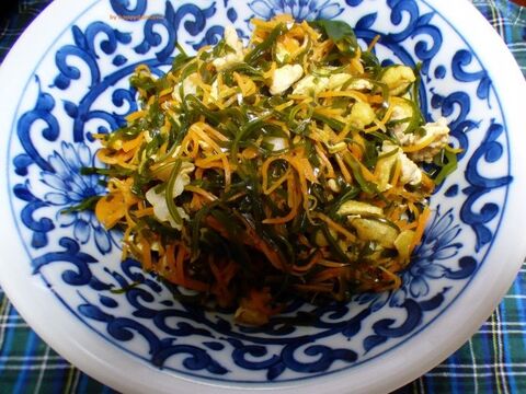 簡単レシピ 刻み昆布とニンジンあげ豚肉の甘辛煮 暮らしニスタ