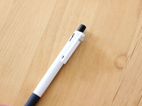 セリアのミニマグネットが便利 冷蔵庫の横にペンとマステをぺたっと収納 暮らしニスタ セリアのミニマグネットが便利 冷蔵庫の横にペンとマステをぺたっと収納 暮らしニスタ