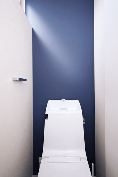 "コスト安なタンクつきトイレ