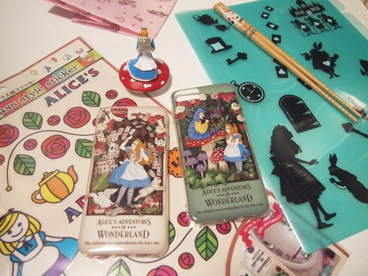 日常にファンタジックな彩りを…プチプラな「不思議の国のアリス」グッズたち