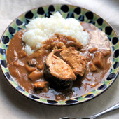 味噌のコクと甘さがカレーに絶妙にからまる さば味噌煮カレー