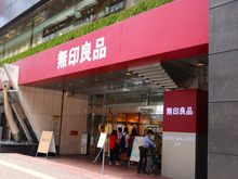 “ひと手間”で整理がラクチン！　無印良品のスタッフに聞いた服収納術