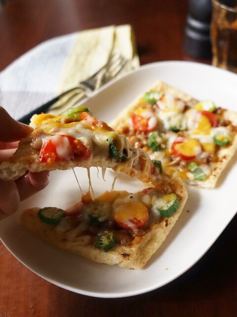 おやつにもおつまみにも 納豆とチーズのネバとろ油揚げピザ 暮らしニスタ おやつにもおつまみにも 納豆とチーズのネバとろ油揚げピザ 暮らしニスタ