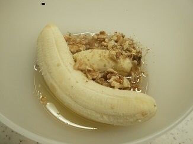バナナはヘラで軽くつぶす。