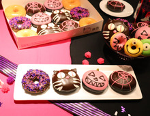 今年のハロウィンはブラック×ピンク♡ クリスピー・クリーム・ドーナツから期間限定で新発売！