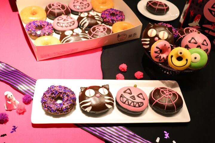 今年のハロウィンはブラック×ピンク♡ クリスピー・クリーム・ドーナツから期間限定で新発売！