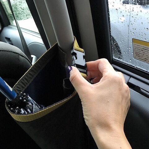 濡れた傘を車にサッと収納するアイデア 暮らしニスタ 濡れた傘を車にサッと収納するアイデア 暮らしニスタ