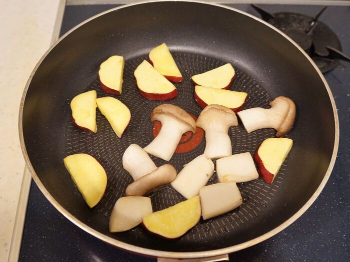 野菜を先に炒めておきます。