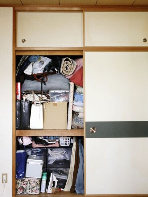押入れのカビや臭いとサヨナラ 掃除方法と清潔に保つ対策とは 暮らしニスタ 押入れのカビや臭いとサヨナラ 掃除方法と清潔に保つ対策とは 暮らしニスタ