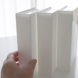 早くも大人気 セリアの縦置き可能な本型収納ケース 暮らしニスタ