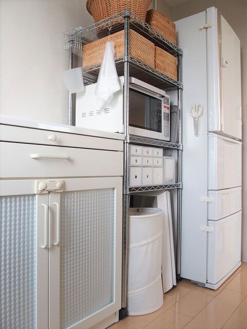 使いやすい場所なのに奥行きを持て余している収納スペースに 非常食 と 備蓄水 を置く 暮らしニスタ 使いやすい場所なのに奥行きを持て余している収納スペースに 非常食 と 備蓄水 を置く 暮らしニスタ