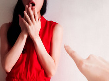 強い風が吹いて…！ここだけの話、超気まずい思いをした過去の目撃談