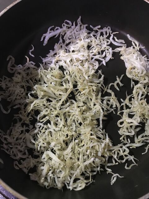 基本の材料3つ 簡単香ばしいしらすふりかけ 暮らしニスタ