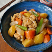 我が家の新定番！旨味たっぷり鶏手羽元の肉じゃが