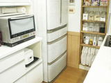 節電のためにも冷蔵庫の裏と通気口も掃除