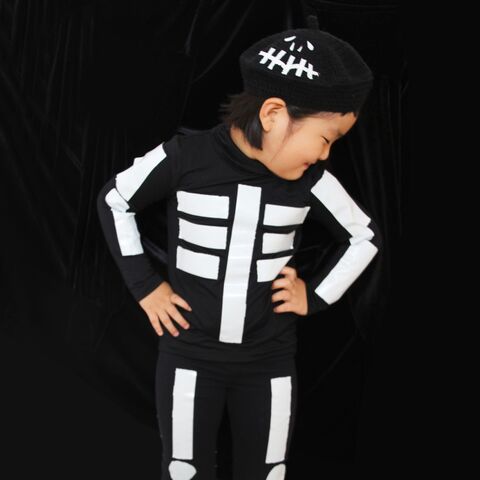 ハロウィン仮装 子供も簡単100円で可愛いガイコツ衣装 作り方 暮らしニスタ ハロウィン仮装 子供も簡単100円で可愛いガイコツ衣装 作り方 暮らしニスタ