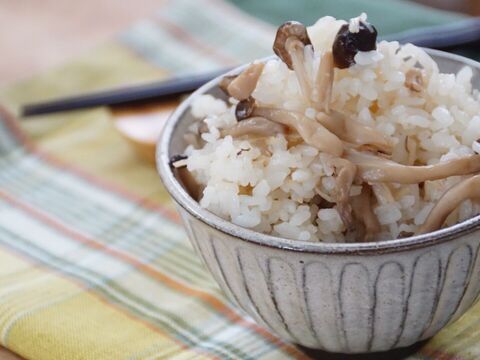 シンプルが嬉しい きのこの炊き込みごはん 暮らしニスタ シンプルが嬉しい きのこの炊き込みごはん 暮らしニスタ
