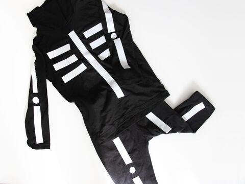 ハロウィン仮装 子供も簡単100円で可愛いガイコツ衣装 作り方 暮らしニスタ