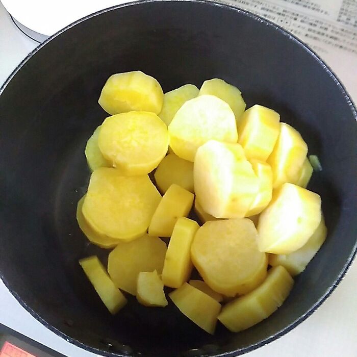 ①さつま芋を茹でる。