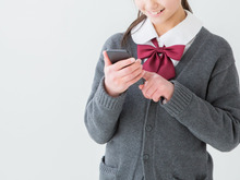 子どものスマホ、何歳から持たせる？ルールや気をつけていることは？