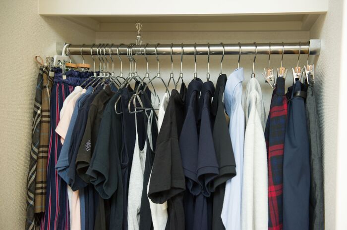 クローゼット収納のカギ ハンガー の使い分けこそ ストレスフリーの近道 暮らしニスタ クローゼット収納のカギ ハンガー の使い分けこそ ストレスフリーの近道 暮らしニスタ
