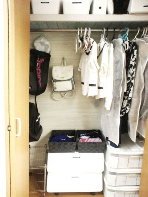 子供部屋 カバンが散乱したクローゼット収納 暮らしニスタ 子供部屋 カバンが散乱したクローゼット収納 暮らしニスタ