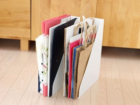 紙袋の収納どうしてる セリアのファイルボックスで取り出しやすさバツグンの紙袋収納 暮らしニスタ 紙袋の収納どうしてる セリアのファイルボックスで取り出しやすさバツグンの紙袋収納 暮らしニスタ