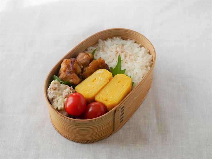 「お弁当の詰め方」成功の決め手は、ごはんに○○を作ること!【家事コツ】