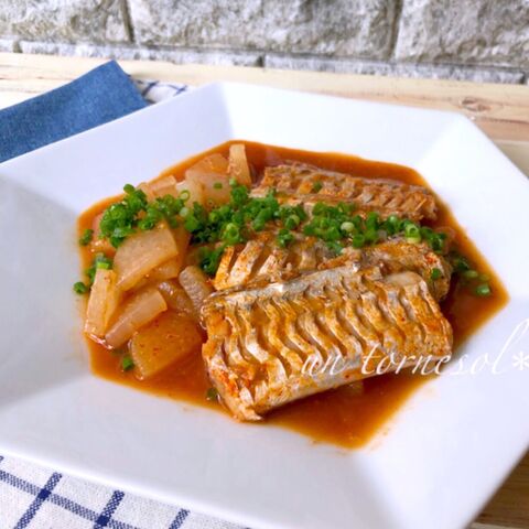 フライパンに入れて煮込むだけ タチウオのカルチジョリム 갈치조림 暮らしニスタ フライパンに入れて煮込むだけ タチウオのカルチジョリム 갈치조림 暮らしニスタ